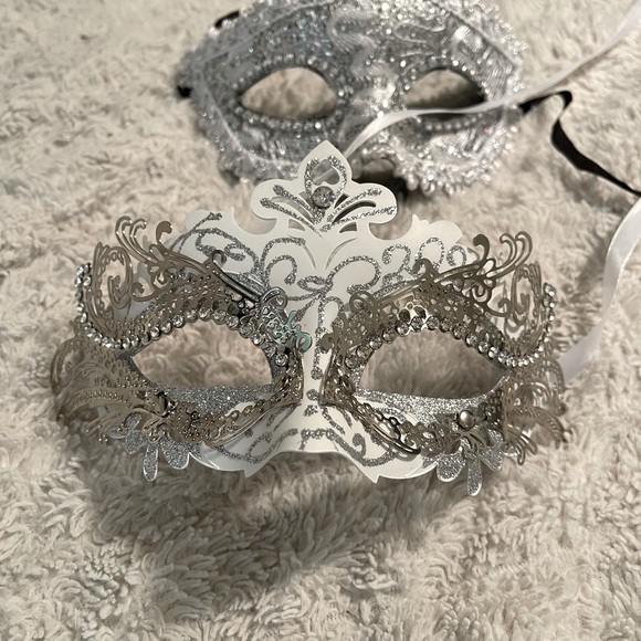 Halloween Couples Costume Silver and White Masquerade Masks NWOT - Picture 2 of 3